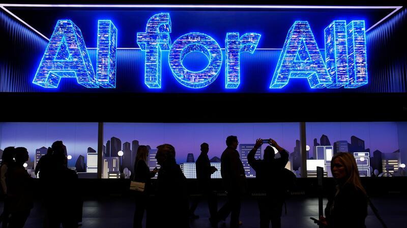 Neue Samsung-Produkte im Zeichen Künstlicher Intelligenz Samsung hat in Paris neue Smartphones und Gadgets vorgestellt, die über KI-Funktionen verfügen.
