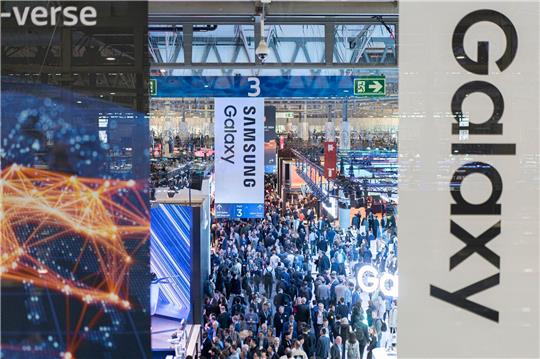 Samsung hatte in den vergangenen Monaten im üblichen jährlichen Rhythmus sein neues Spitzenmodell Galaxy S24 auf den Markt gebracht.