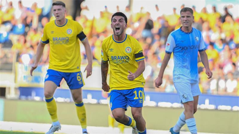 Samuele Di Benedetto (M) wird Eintracht Braunschweig einige Wochen fehlen. (Archivbild)