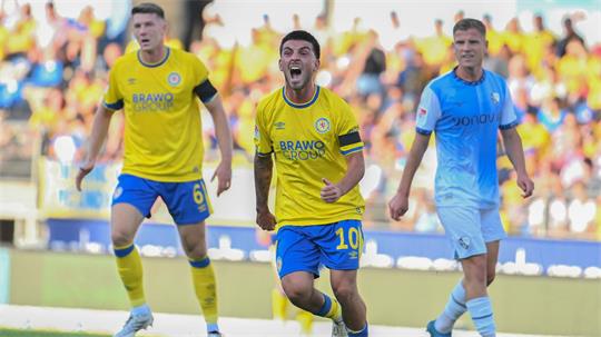 Samuele Di Benedetto (M) wird Eintracht Braunschweig einige Wochen fehlen. (Archivbild)