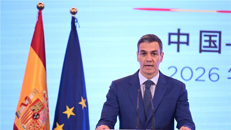 Sánchez wies in China die Kritik an der Maßnahme zurück.