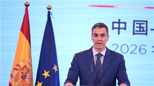Sánchez wies in China die Kritik an der Maßnahme zurück.