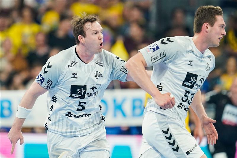THW Kiel siegt bei Rhein-Neckar Löwen - Füchse patzen Sander Sagosen (l) und der THW Kiel setzten sich bei den Rhein-Neckar Löwen durch.