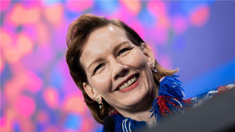 Sandra Hüller spricht über ihre Erfahrungen, eine Frau zu spielen, die sich als Mann ausgibt.