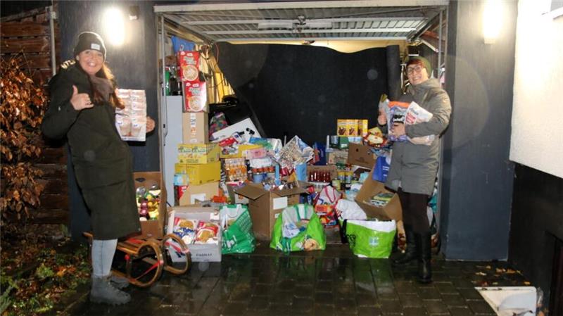 „Ein Weihnachtsessen muss Klöße, Braten und Beilagen haben“ Sandra Pramann und Sonja Schmidt wirbelten in den vergangenen Wochen herum, um Spenden zu sammeln und anschließend Geschenke zu besorgen