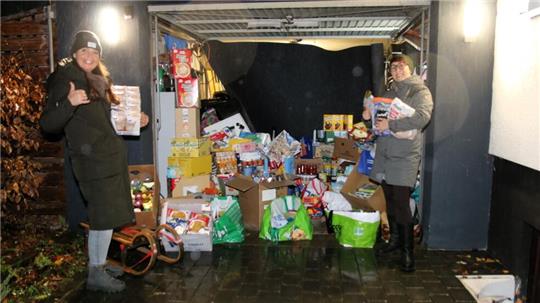 Sandra Pramann und Sonja Schmidt wirbelten in den vergangenen Wochen herum, um Spenden zu sammeln und anschließend Geschenke zu besorgen
