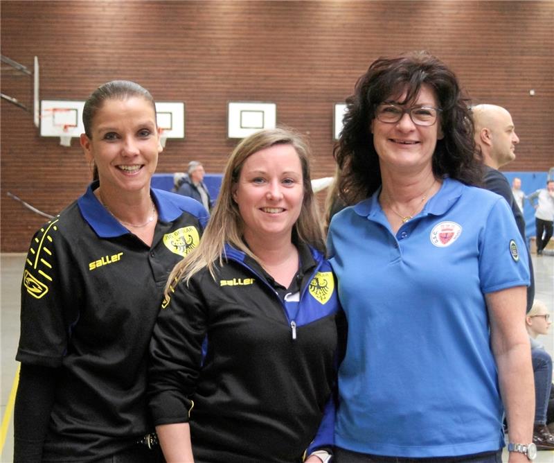 Kurt-Siebert-Cup ist erfolgreich zurück Sandra Vorlop-Klug, Tina Süssmitt und Britta Hartwig (v.l.) vom Organisationsteam sind mit dem Verlauf des Turniers zufrieden. Foto: Gietemann