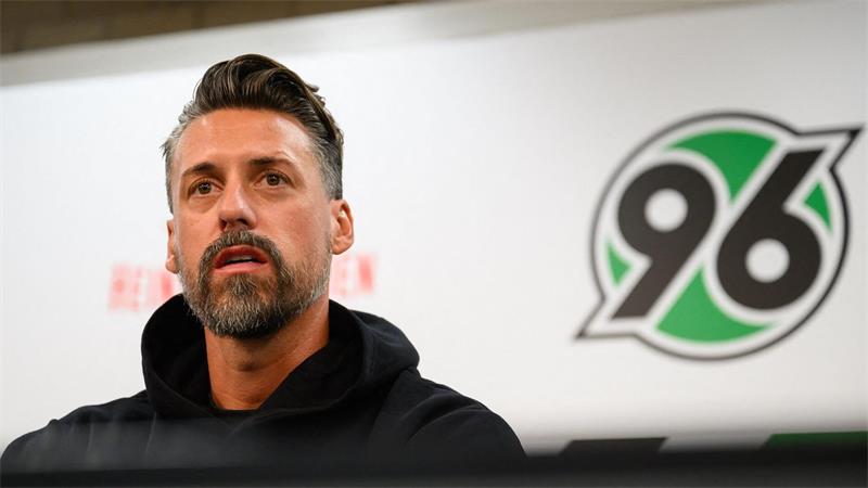Wagner in Hannover: „Wow, das hat schon eine Power“ Sandro Wagner bei seiner Vorstellung bei Hannover 96.