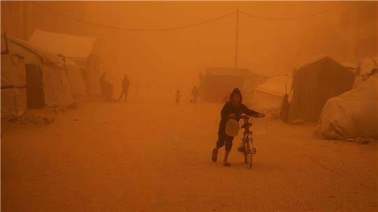 Sandstürme kommen in der Region nicht selten vor, aber dieses Mal ist der Sturm besonders stark.
