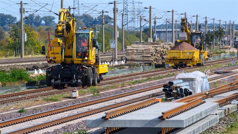 Sanierungsarbeiten: Der Fahrgastverband Pro Bahn fordert Verbesserungen bei den Anschlüssen auf der Strecke Hannover-Berlin. (Archivbild)