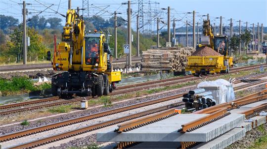 Sanierungsarbeiten: Der Fahrgastverband Pro Bahn fordert Verbesserungen bei den Anschlüssen auf der Strecke Hannover-Berlin. (Archivbild)