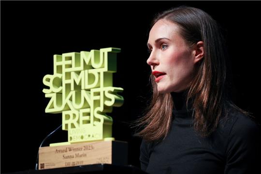 Sanna Marin hat im Hamburger Thalia Theater den Helmut-Schmidt-Zukunftspreis entgegengenommen.