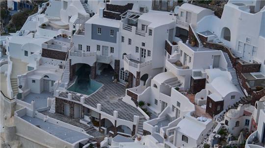 Santorini ist eine beliebte Urlaubsinsel. Seit Wochen bebt dort die Erde. (Archivbild)