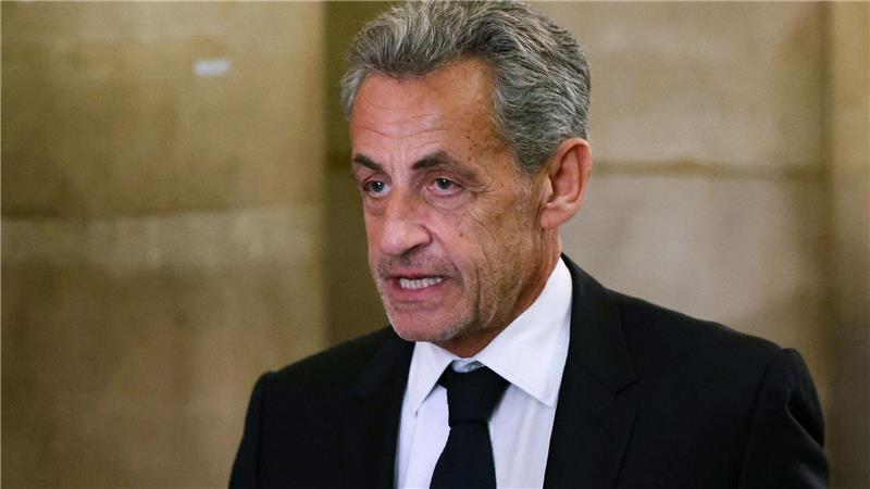 Sarkozy weist die Vorwürfe von sich und kämpft in Berufung gegen eine fünfjährige Haftstrafe.