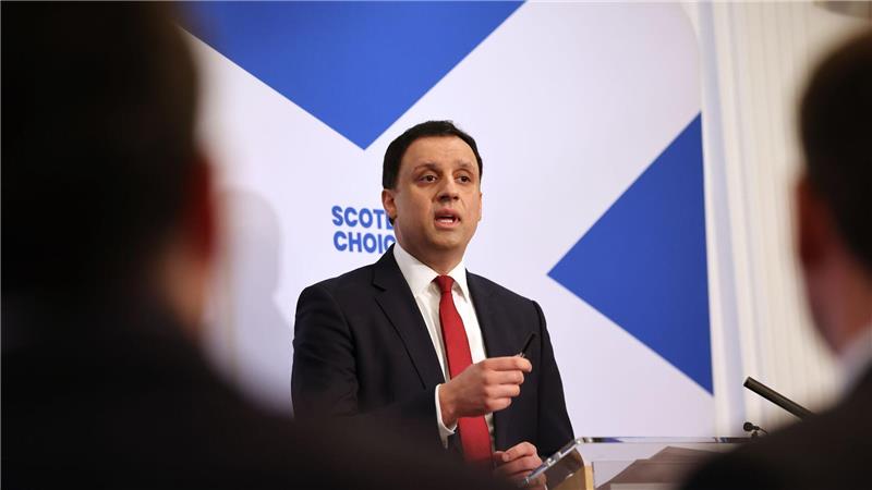 Sarwar forderte Starmer zum Rücktritt auf. 