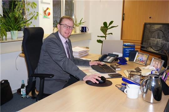 Sascha Schwerin vor einigen Jahren in seinem Büro, als er noch als Kämmerer in Clausthal-Zellerfeld arbeitete. Foto: GZ-Archiv