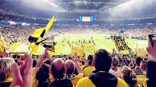 Schade: Am Ende steht nach einer starken Leistung keine BvB-Siegesfeier, sondern der Dank des Teams an die eigenen Fans nach dem verlorenen Finale in Wembley. Unter den Anhängern im schwarzgelben Block sind auch die Goslarer Harzborussen Martin und Christian Wojtczyk, Florian und Dominik Hottelmann sowie Fabian Fuchs.