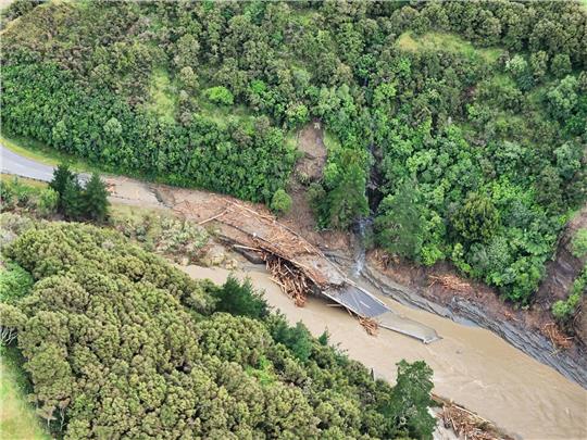 Schäden am State Highway 2 zwischen Napier und Wairoa, die durch den Zyklon «Gabrielle» verursacht wurden.
