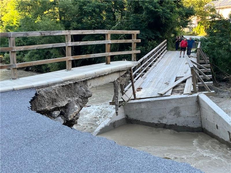 Schäden an einer Brücke in der slowenischen Katastrophenregion. Slowenien hatte am Wochenende um Hilfe aus dem Ausland gebeten.