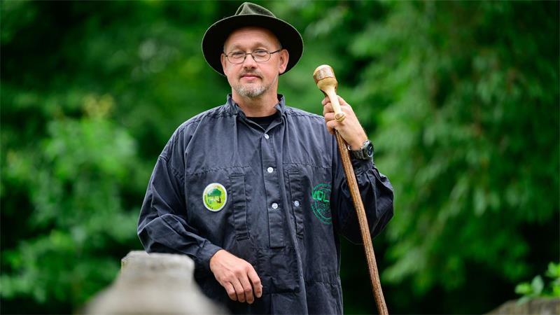 Schönster Heidschnuckenbock 2026 kommt aus Neuenkirchen Schäfer Wendelin Schmücker bei der Heidschnuckenauktion.