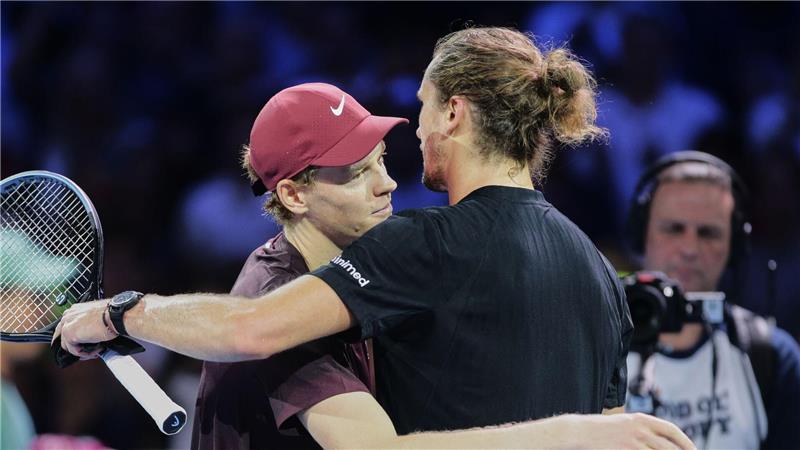 Schätzen und respektieren sich: Jannik Sinner (l) und Alexander Zverev
