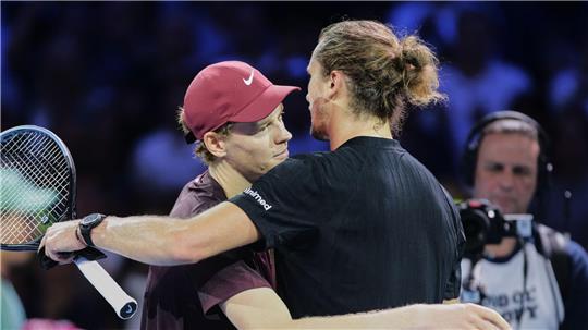 Schätzen und respektieren sich: Jannik Sinner (l) und Alexander Zverev