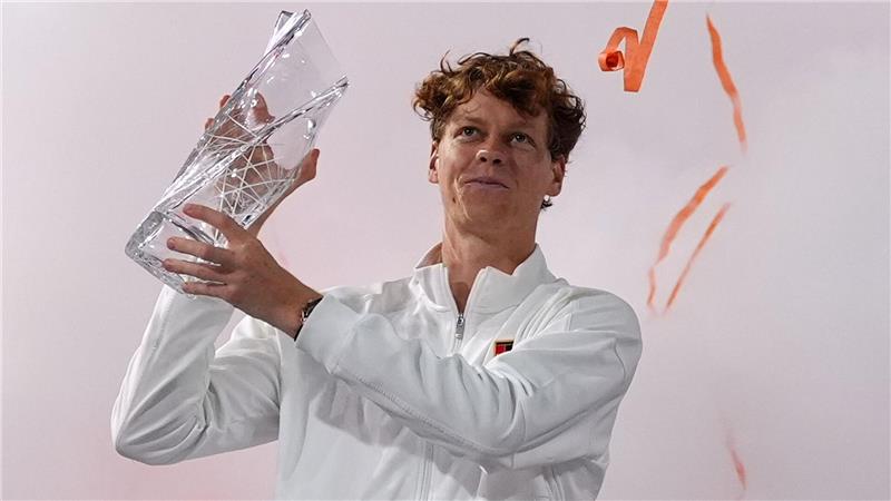 Schaffte trotz Regens im Finale als achter Spieler das sogenannte Sunshine Double: Jannik Sinner.