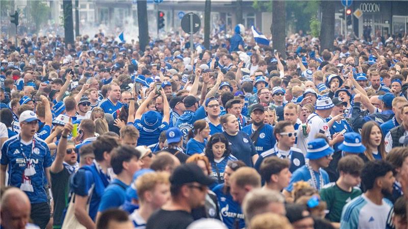 Schalke-Fanmarsch zum Stadion