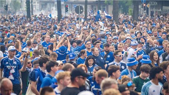 Schalke-Fanmarsch zum Stadion