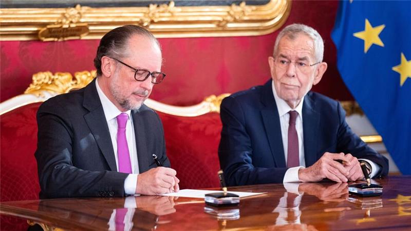 Schallenberg (l.) wurde 2019 Außenminister - und ist damit der dienstälteste Minister im Kabinett.