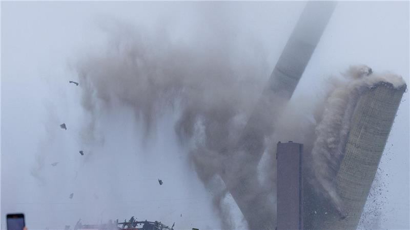 Schaulustige verfolgten das Spektakel. 