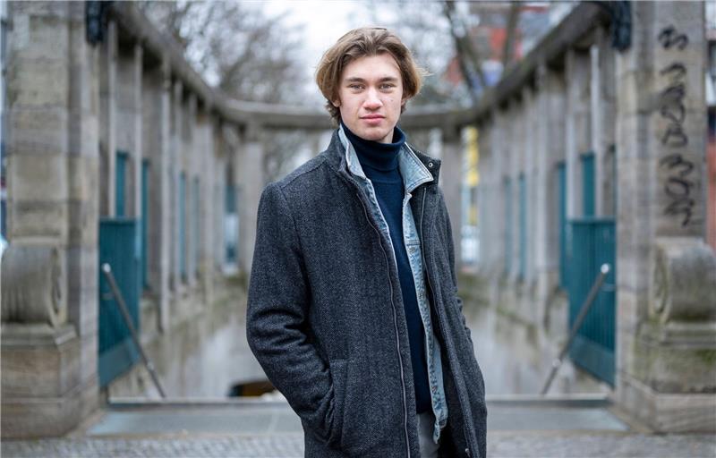 „Tatort”-Schauspieler Schuster: Ich lese jeden Fanbrief Schauspieler Alessandro Schuster spielt in dem neuen Dominik-Graf-Film «Gesicht der Erinnerung» einen jungen Mann, der sich in eine ältere Frau verliebt.