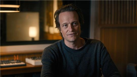 Schauspieler August Diehl in einer Szene aus «23 - Der mysteriöse Tod eines Hackers».