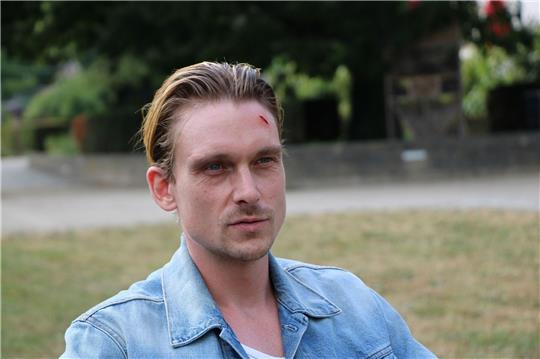 Schauspieler Daniel Sträßer bei Dreharbeiten zum SR-Tatort «Jackpot».
