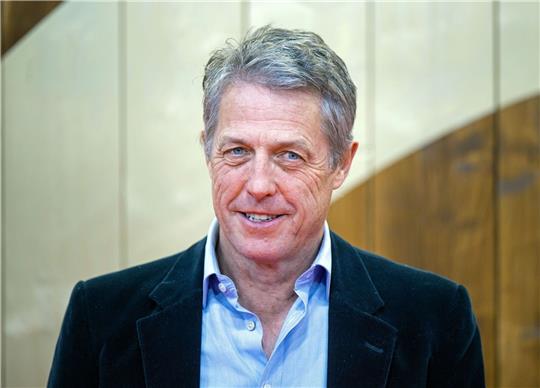 Schauspieler Hugh Grant empfindet Smartphones am Filmset als störend.