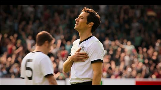Schauspieler Klaus Steinbacher in seiner Rolle als Franz Beckenbauer in «Der Kaiser».
