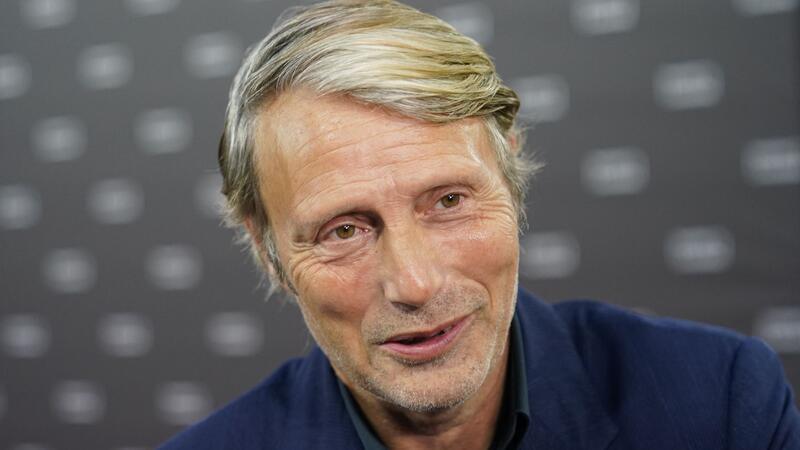 Schauspieler Mads Mikkelsen bei der Premiere des Films „King’s Land“ in Hamburg.