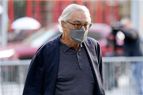 Schauspieler Robert De Niro kommt am Gericht in New York an.