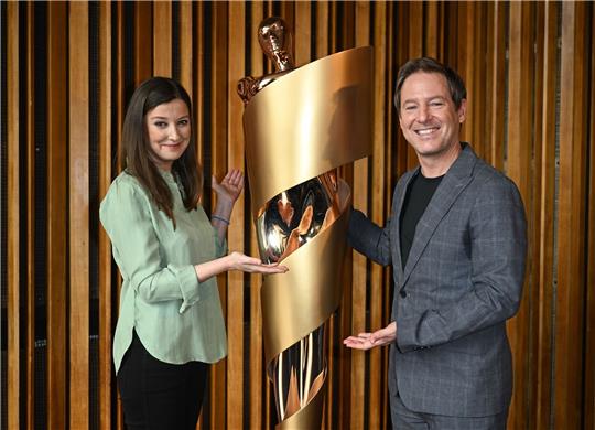 Schauspielerin Alexandra Maria Lara und  Regisseur Florian Gallenberger bei der Bekanntgabe der Nominierungen für den Deutschen Filmpreis 2023.