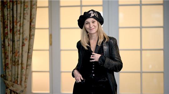 Schauspielerin Jeanette Hain ist seit ein paar Tagen in der ARD-Mediathek als Mafiapatin zu sehen.