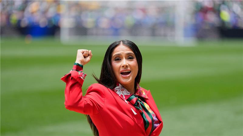 Rot-Festival gegen Südafrika: Mexiko gewinnt WM-Auftakt Schauspielerin Salma Hayek als WM-Botschafterin.