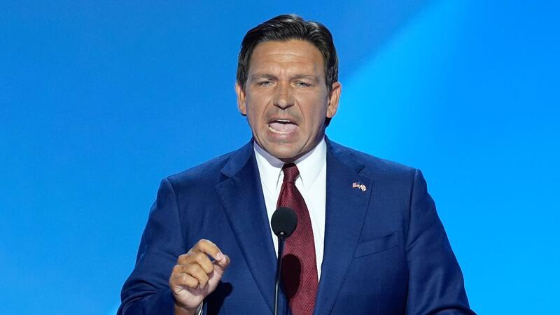 „Schicken wir Joe Biden zurück in seinen Keller und Donald Trump zurück ins Weiße Haus“, sagt Ron DeSantis - auch er wollte einst die Kandidatur seiner Partei, stieg aber noch vor Haley aus dem Vorwahlkampf aus. 
