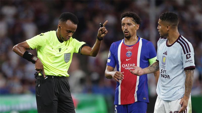 Schiedsrichter Omar Artan aus Somalia leitet als erster Nicht-Europäer den UEFA-Supercup.