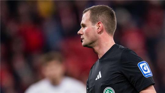 Schiedsrichter Robin Braun sorgte in der Partie zwischen Leverkusen und Hoffenheim für eine Premiere. 