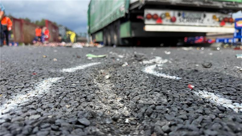 Schlagmarken haben Spuren auf der A7 bei Seesen hinterlassen.