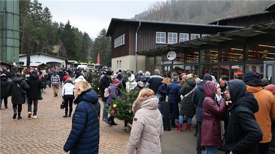 Schlangestehen ist beim diesjährigem Weihnachtlichen Rammelsberg nichts Ungewöhnliches.