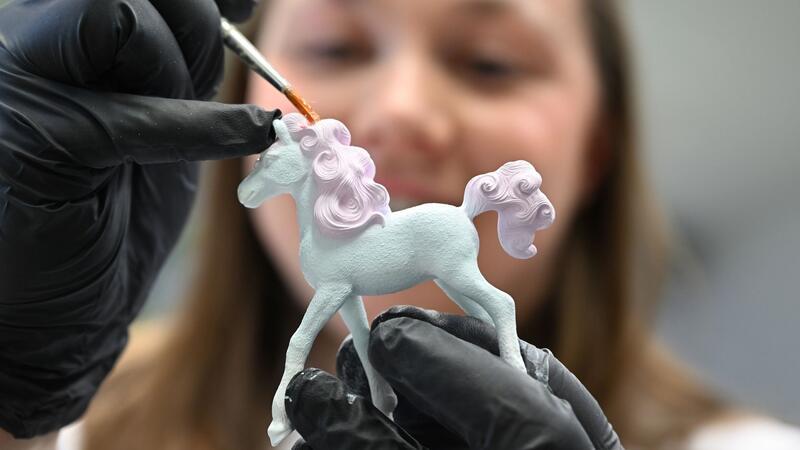 Spielwarenhersteller Schleich verlegt Hauptsitz Schleich verlegt nach fast 90 Jahren seinen Hauptsitz nach München.