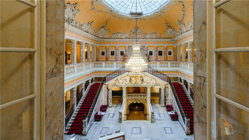 „Schloss Henkell“ nennt sich der Hauptsitz der Sektkellerei Henkel Freixenet in Wiesbaden. (Archivbild)