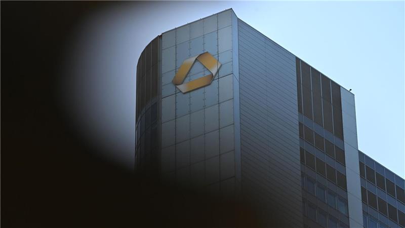 Commerzbank-Chefin: Großteil des Jobabbaus entfällt auf KI Schluckt die italienische Unicredit die Commerzbank? (Archivbild)
