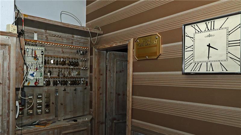 Die GZ blickt hinter die Türen der geschlossenen „Kaiserworth“ Schlüssel-Position: An der Rezeption ist die Zeit stehengeblieben.